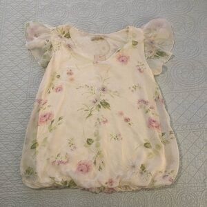 Giusy silk floral print top. Size medium.  NWT